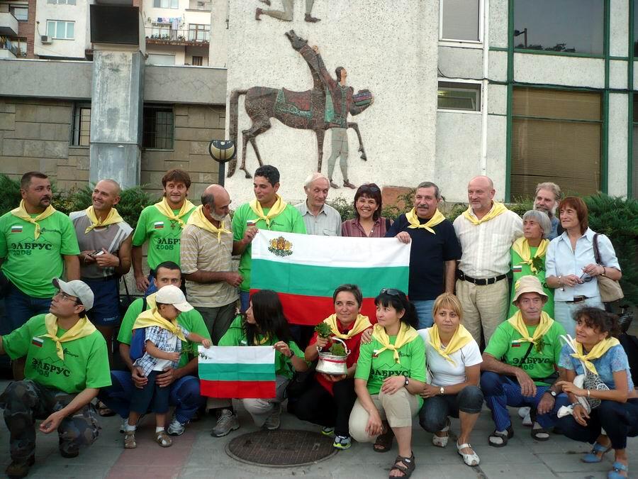 Десет алпинисти от АК „Трапезица 1957“ потеглиха за връх Елбрус в Кавказ