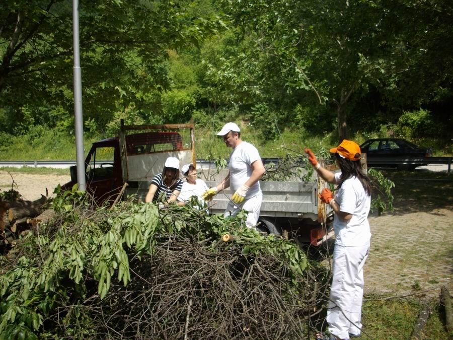Пролетно почистване на крайградския парк Ксилифор