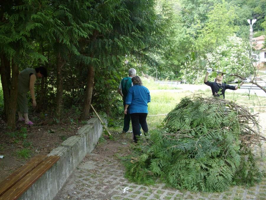 Пролетно почистване на крайградския парк Ксилифор