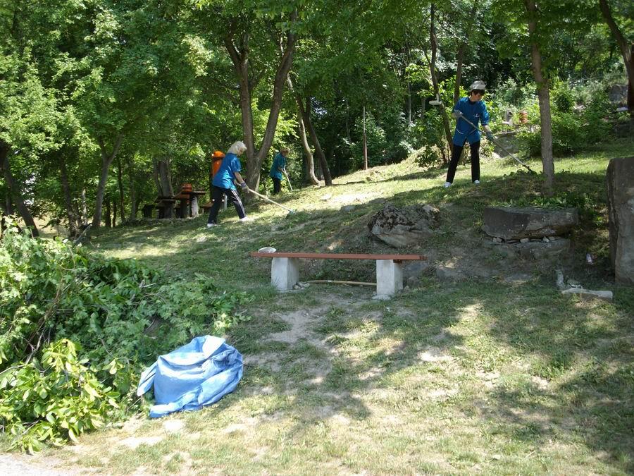 Пролетно почистване на крайградския парк Ксилифор
