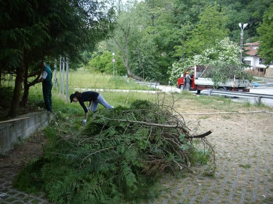 Пролетно почистване на крайградския парк Ксилифор