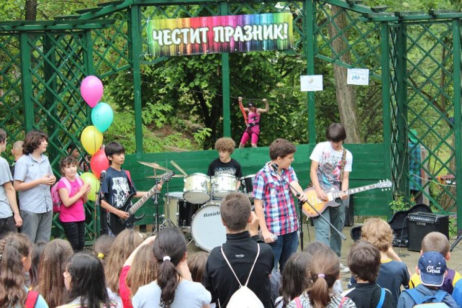 Своята 40-годишнина ОУ „Бачо Киро“ отпразнува на Ксилифор