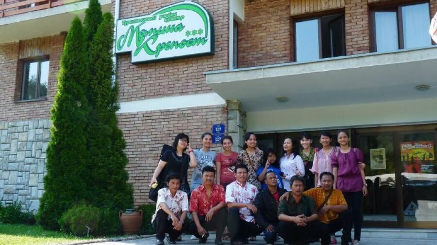Участници на ХV Международен фолклорен фестивал гостуваха в комплекс „Момина крепост“