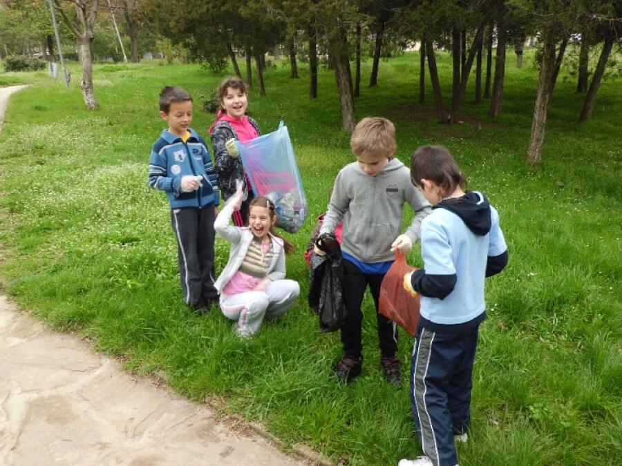 Малките туристи отбелязаха Деня на Земята