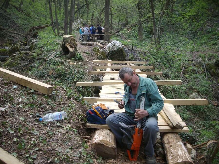 Продължава възстановяването по екопътеката към Преображенския манастир