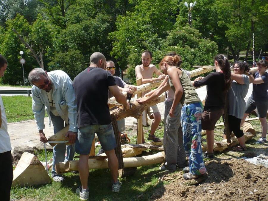 Баба Яга кани всички на нова къща в Ксилифор