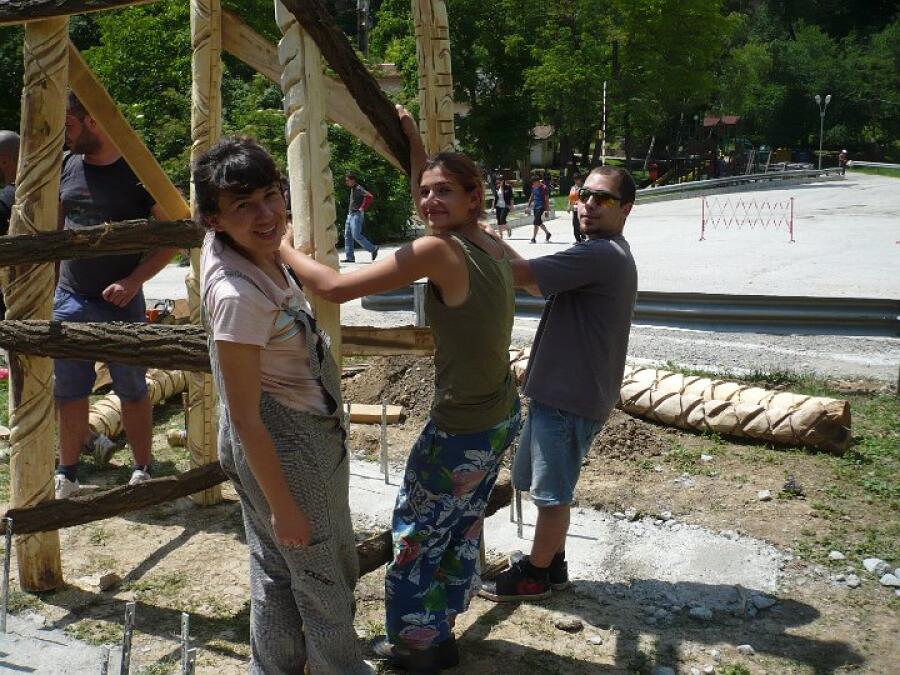 Баба Яга кани всички на нова къща в Ксилифор