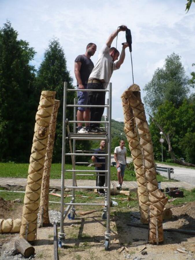 Баба Яга кани всички на нова къща в Ксилифор