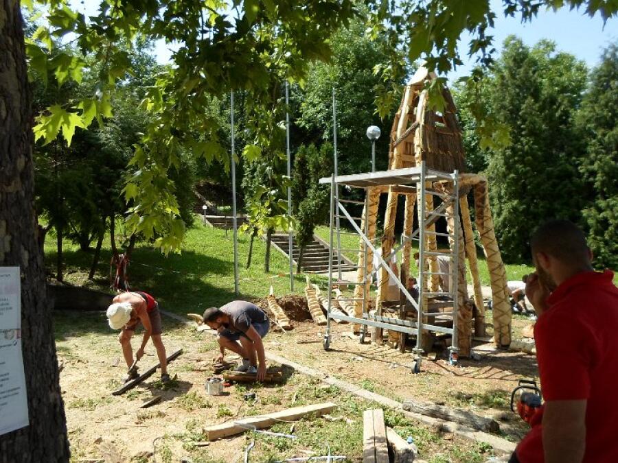 Баба Яга кани всички на нова къща в Ксилифор