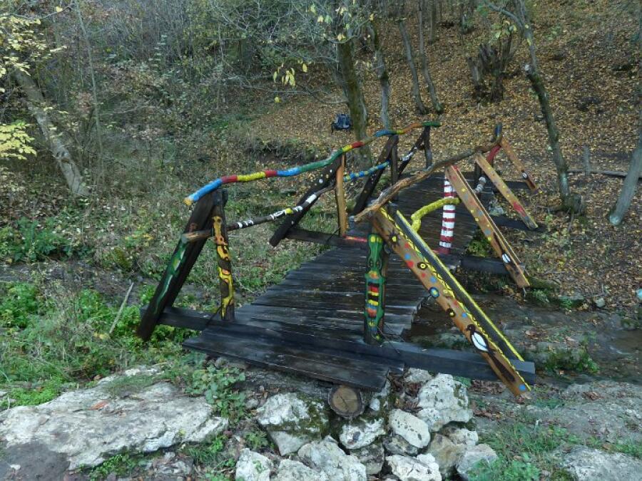 Доброволци почистиха кътове за отдих и мостове по екопътеките