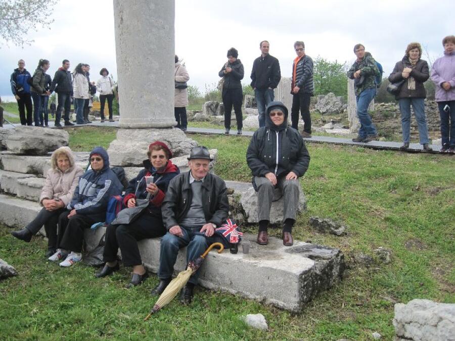 Туристи ветерани на Цветница посетиха Никополис ад Иструм