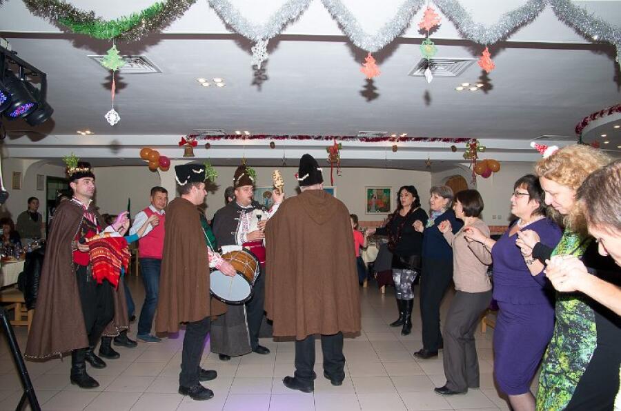 2470 лв. е общата сума, събрана на Коледния благотворителен бал