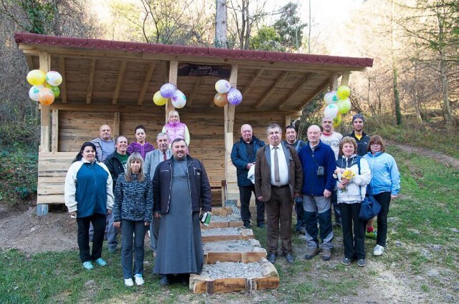 Бе открит и осветен новия заслон в Дълбок дол