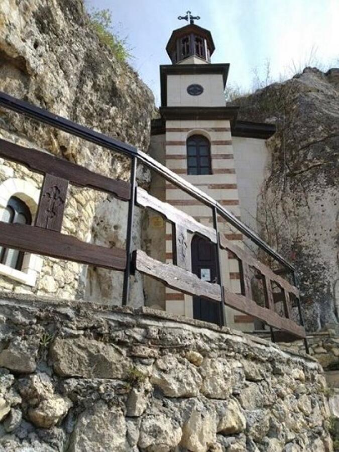 Екскурзия на туристите ветерани до Басарбовския манастир
