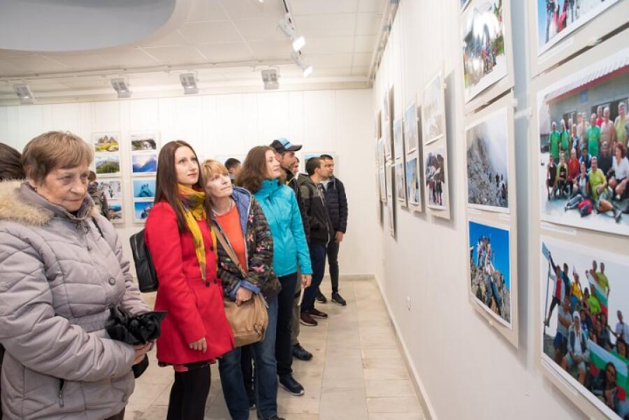 Фотоизложба 110 години клуб по пешеходен туризъм