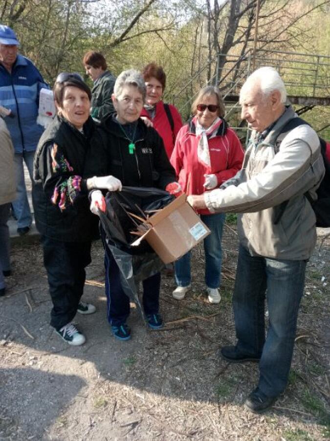 Пролетна зелена мисия на туристите ветерани