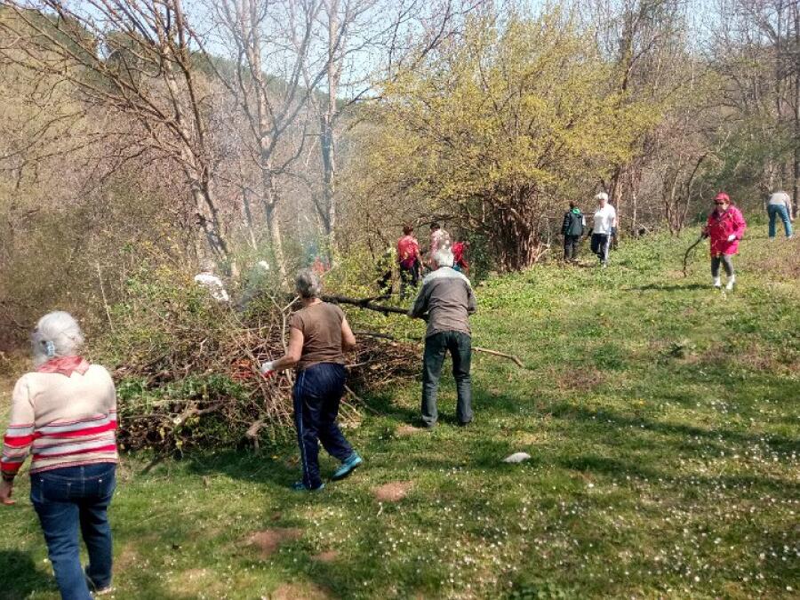 Пролетна зелена мисия на туристите ветерани