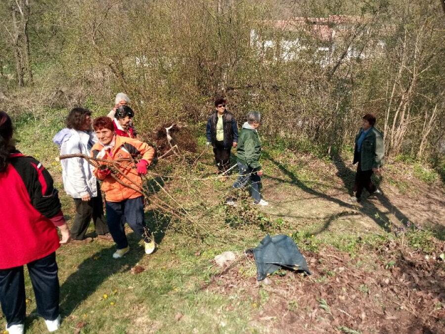 Пролетна зелена мисия на туристите ветерани