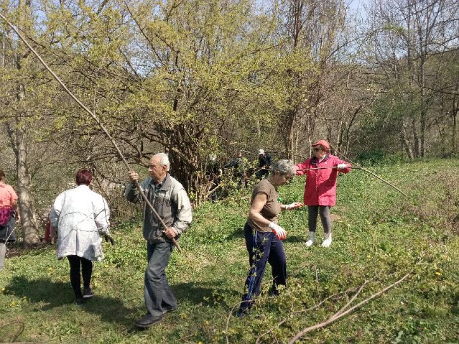 Пролетна зелена мисия на туристите ветерани