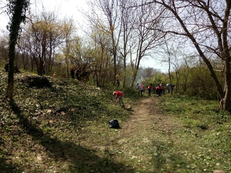 Пролетна зелена мисия на туристите ветерани