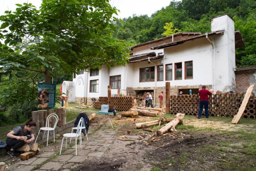 Интерактивни арт инсталации създават млади скултори от ВТУ на Ксилифор