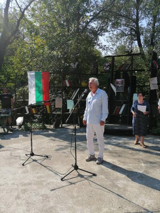 Клубът на туристите ветерани почетоха на 6 септември 134-годишнина от Съединението на Княжество България и Източна Румелия и 124-годишнина от изкачването на Черни връх с тържествен празник и концерт на туристически хорове.