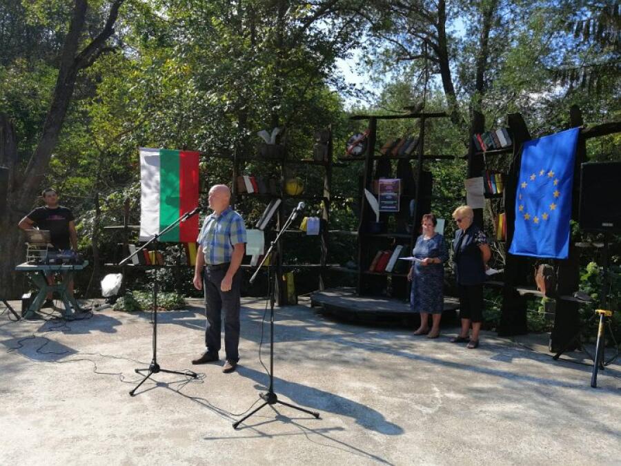 Клубът на туристите ветерани почетоха на 6 септември 134-годишнина от Съединението на Княжество България и Източна Румелия и 124-годишнина от изкачването на Черни връх с тържествен празник и концерт на туристически хорове.