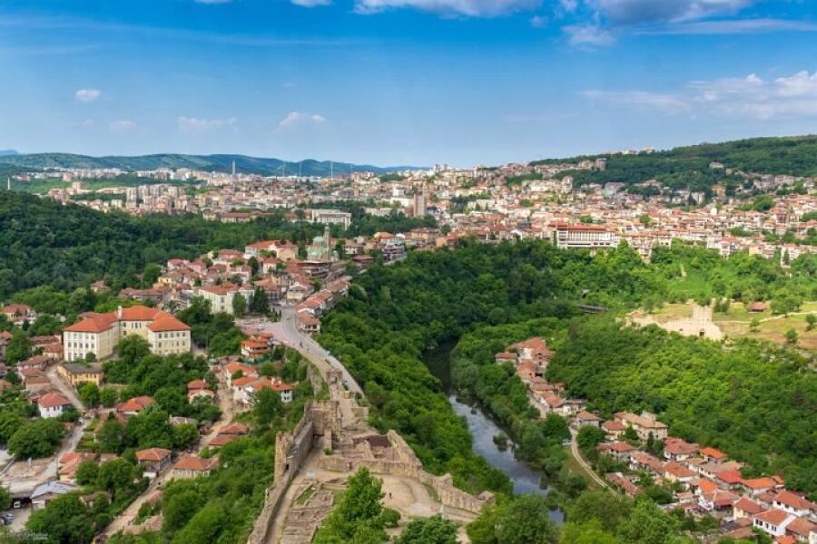 Великотърновският фотоклуб с дарение за инициативата на коледния благотворителен бал