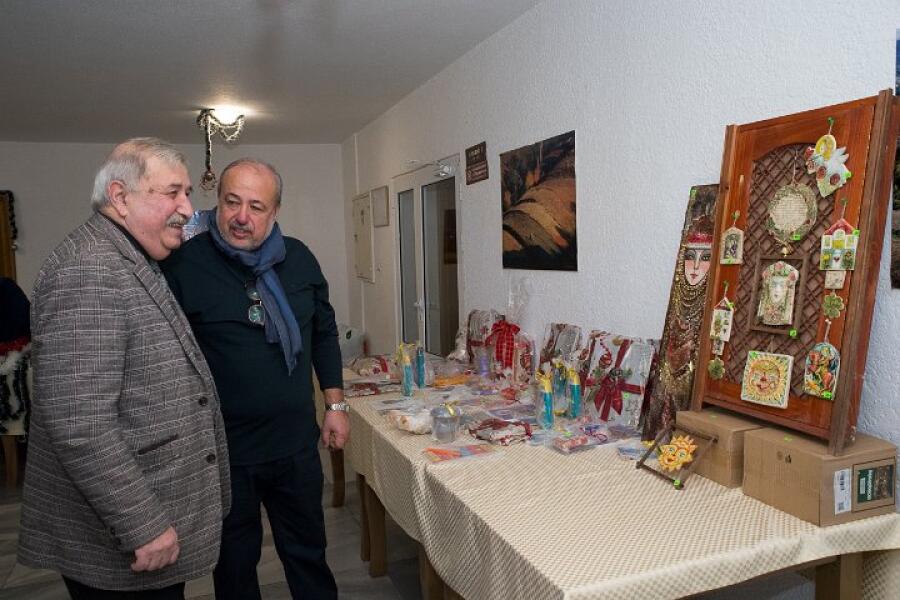 Коледен благотворителен бал