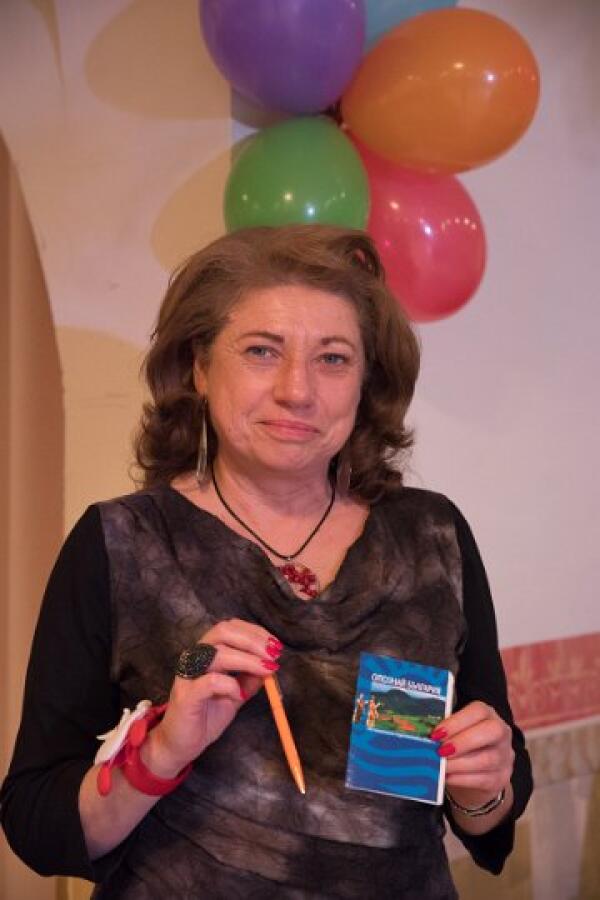Коледен благотворителен бал