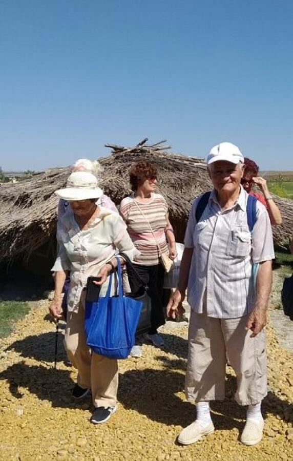 Клубът на туристите ветерани на поход за деня на туризма до Чумерна