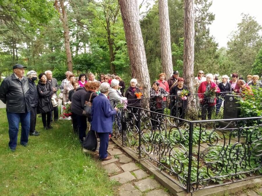 В деня на Ботев туристите ветерани почетоха паметта на Венета и Иванка Ботеви