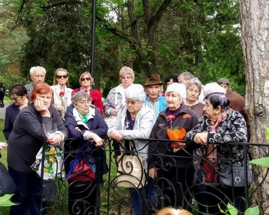 В деня на Ботев туристите ветерани почетоха паметта на Венета и Иванка Ботеви