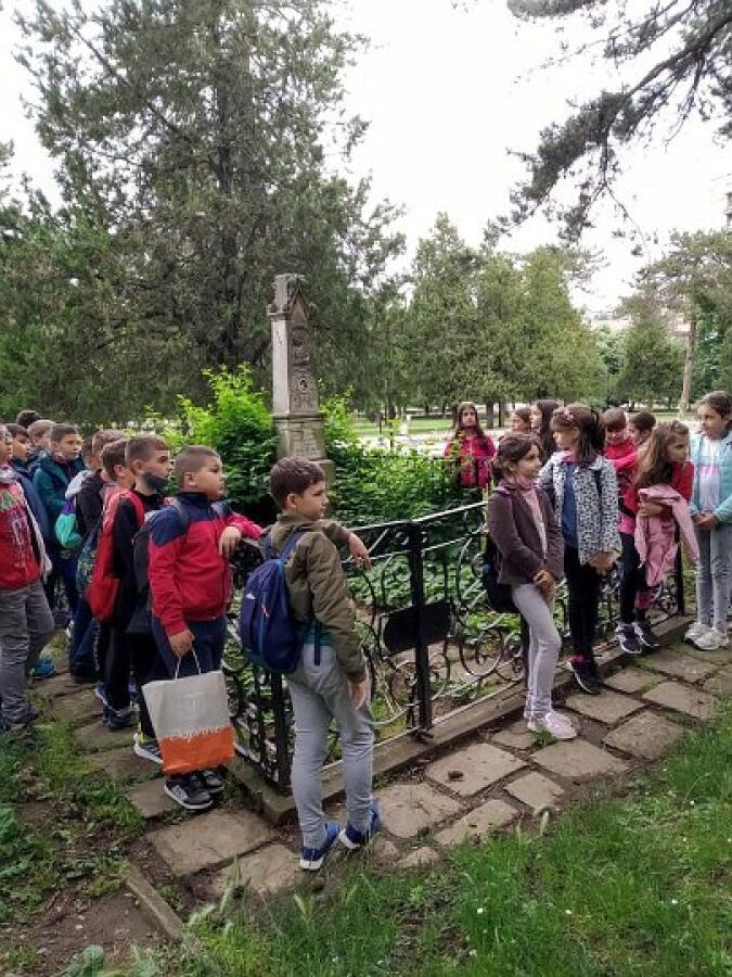 В деня на Ботев туристите ветерани почетоха паметта на Венета и Иванка Ботеви