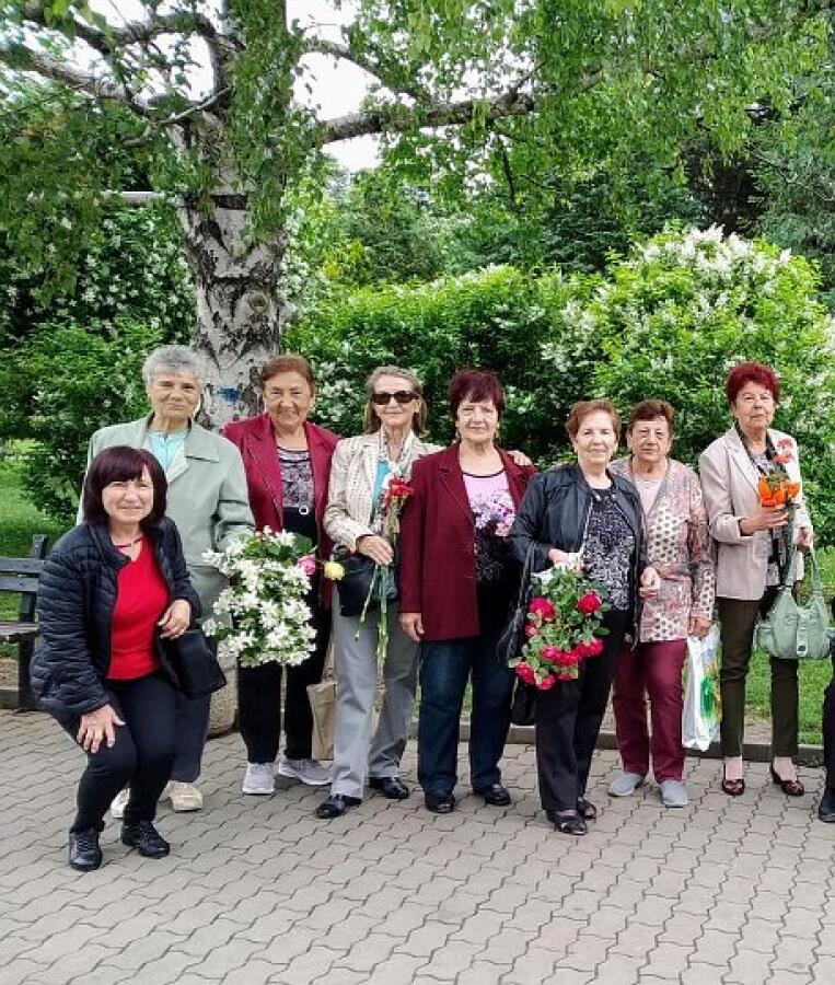 В деня на Ботев туристите ветерани почетоха паметта на Венета и Иванка Ботеви