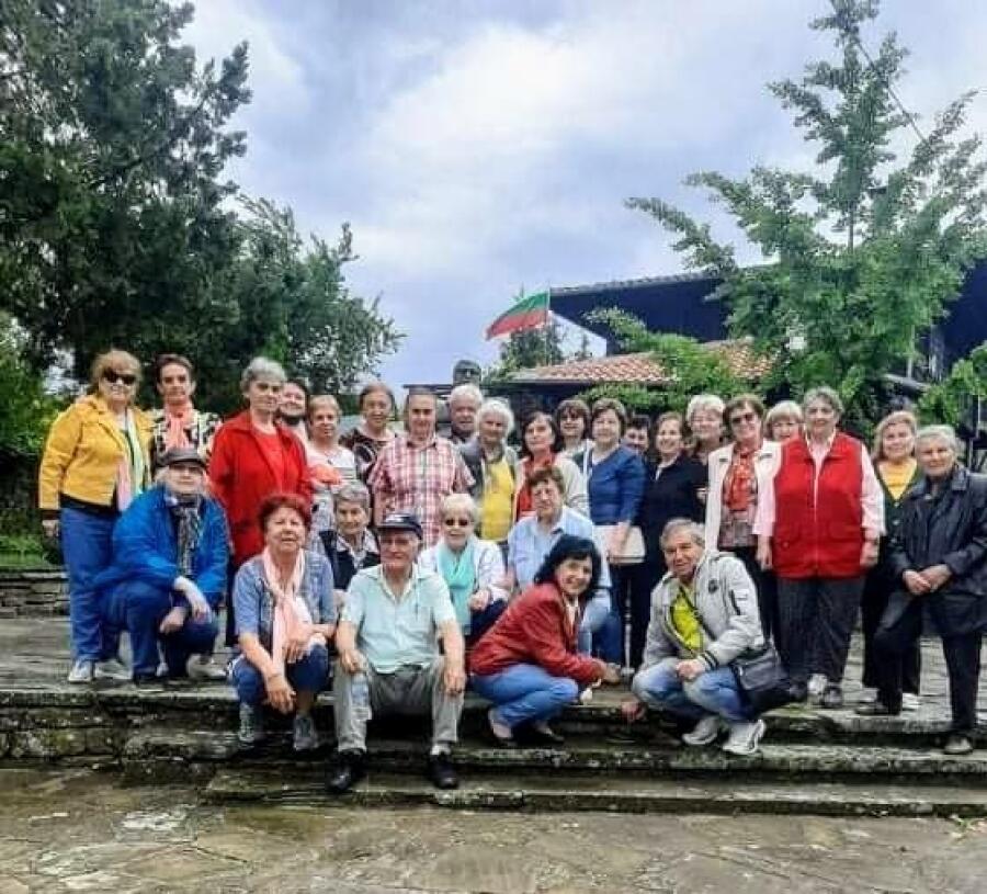Туристите ветерани на екскурзия в града на Раковски – Котел