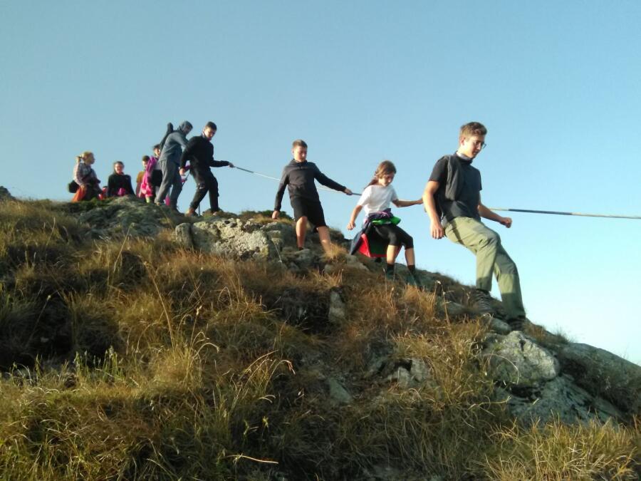 Сборна група от ученици поеха по маршрут в Стара планина