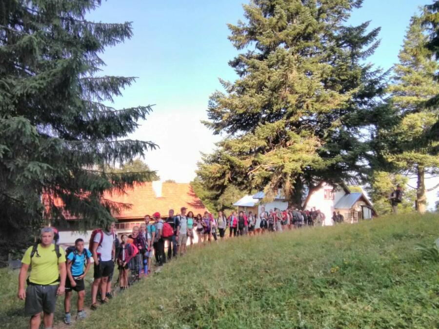 Сборна група от ученици поеха по маршрут в Стара планина