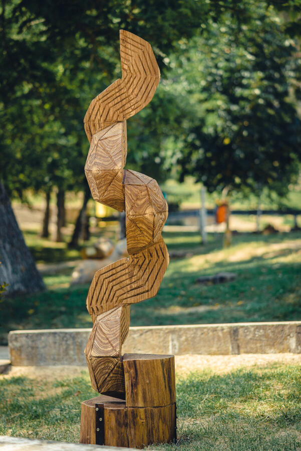 Представяне на произведенията на „Младежка скулптурна колония – Ксилифор. Сезони“