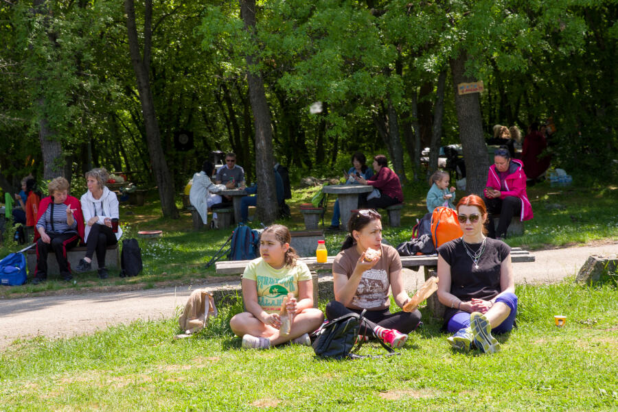 Първи етап на кампания "Движи се и победи" - пролет до хижа "Божур"