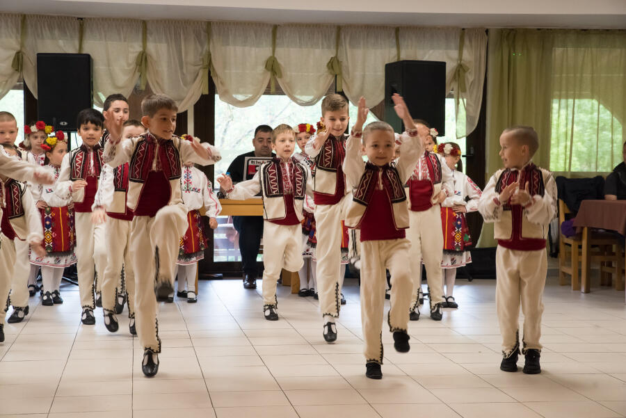 Фестивалът „Горска фолклория“ събра състави от Велико Търново в подкрепа на децата от центровете „Цветарска"
