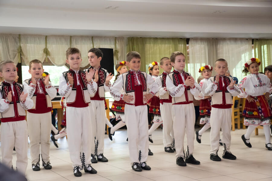 Фестивалът „Горска фолклория“ събра състави от Велико Търново в подкрепа на децата от центровете „Цветарска"