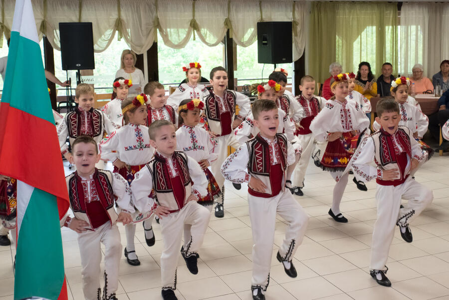 Фестивалът „Горска фолклория“ събра състави от Велико Търново в подкрепа на децата от центровете „Цветарска"