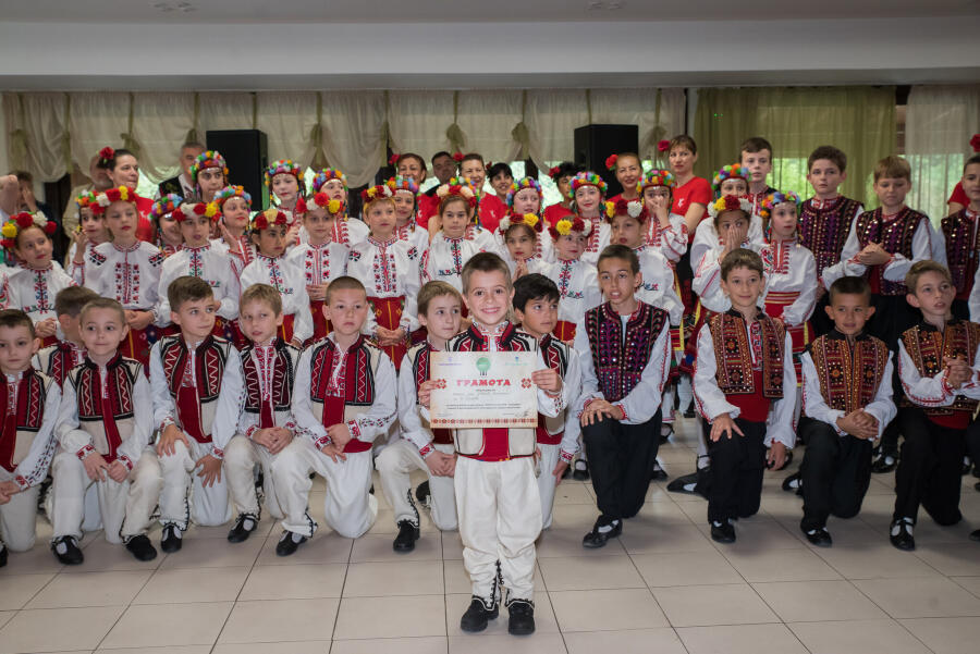 Фестивалът „Горска фолклория“ събра състави от Велико Търново в подкрепа на децата от центровете „Цветарска"