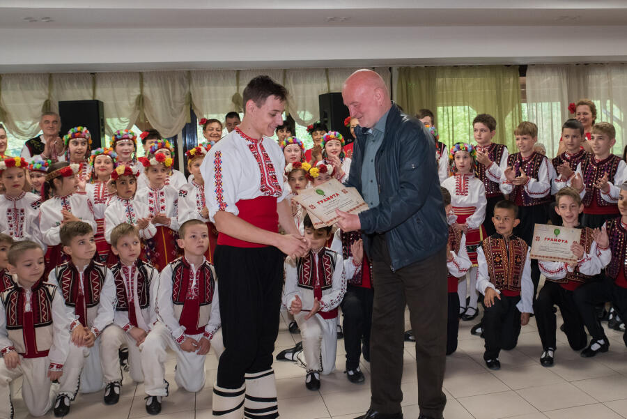 Фестивалът „Горска фолклория“ събра състави от Велико Търново в подкрепа на децата от центровете „Цветарска"