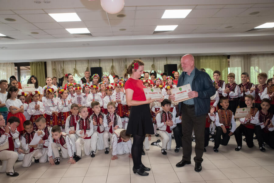 Фестивалът „Горска фолклория“ събра състави от Велико Търново в подкрепа на децата от центровете „Цветарска"