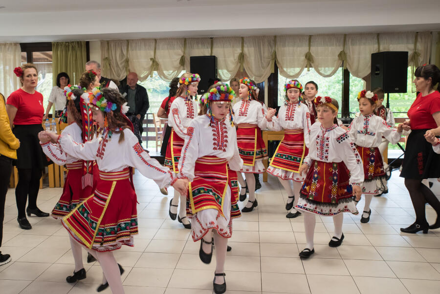 Фестивалът „Горска фолклория“ събра състави от Велико Търново в подкрепа на децата от центровете „Цветарска"