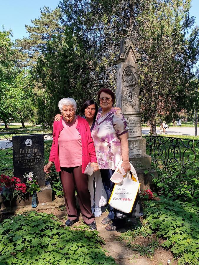 Поклон пред светлата памет на Христо Ботев, Иванка и Венета Ботеви и всички загинали за свободата на България!
