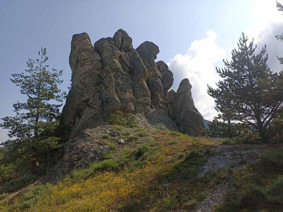 По следите на Е8: Трима колоездачи поемат през Родопа планина