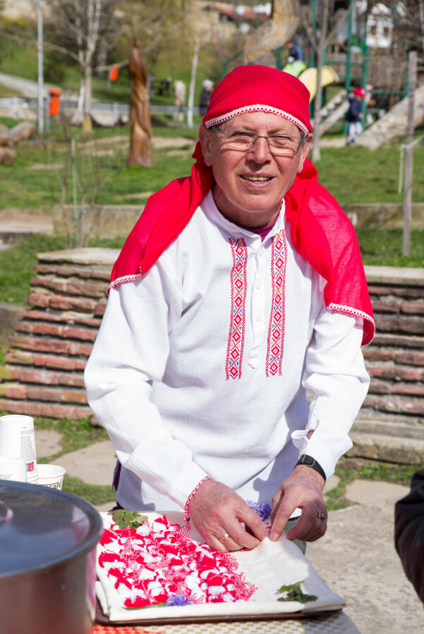 Празничен осмомартенски поход
